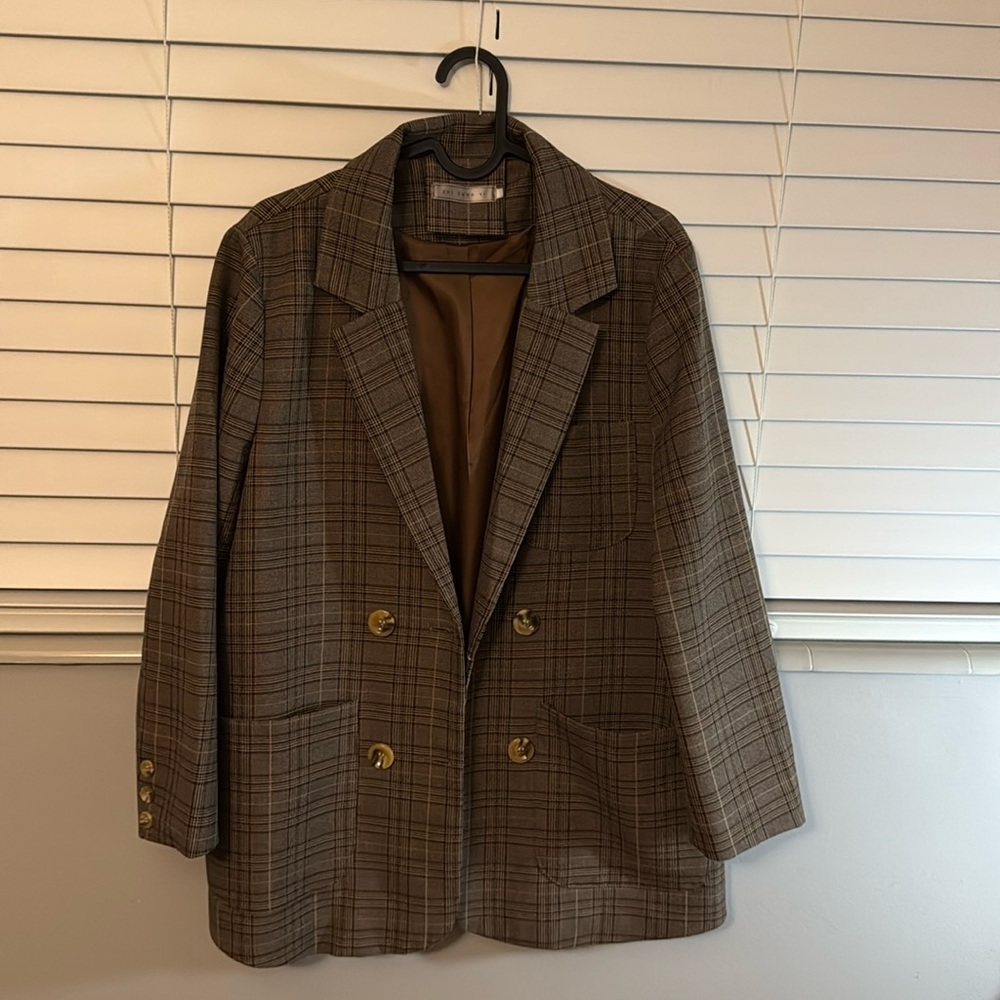 Vintage looking brown-check women blazer